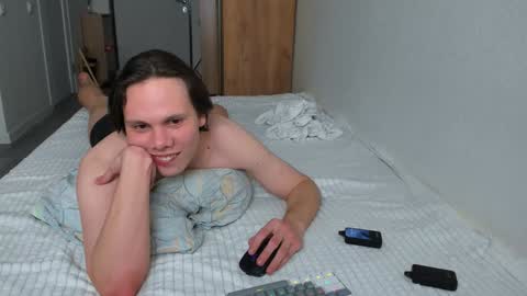 Snapshot of lissa_alfie chatting on 12/14/24, 03:18 Alfie online show from 12/14/24, 03:18