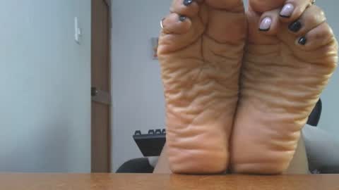 Snapshot of lissafeethot chatting on 11/20/25, 08:52 Lissafeethot online show from 11/20/25, 08:52