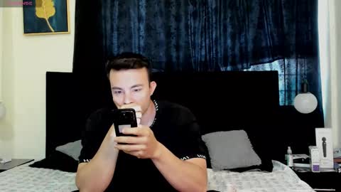 Natalia and alejandro online show from 11/19/25, 01:22