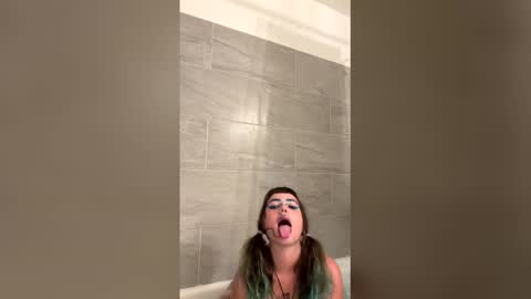 lissylou123 online show from 04/07/26, 06:41