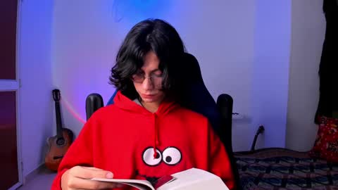 Snapshot of literateboy chatting on 01/16/25, 11:04 Literateboy online show from 01/16/25, 11:04