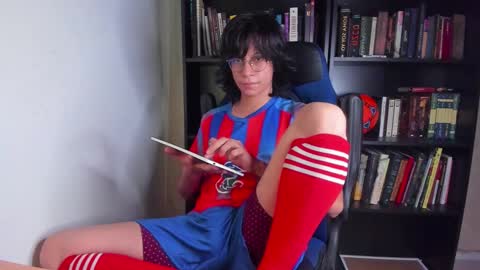 Snapshot of literateboy chatting on 10/16/25, 01:06 Literateboy online show from 10/16/25, 01:06