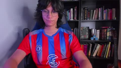 Snapshot of literateboy chatting on 10/23/25, 12:43 Literateboy online show from 10/23/25, 12:43