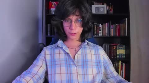 Snapshot of literateboy chatting on 11/11/25, 01:16 Literateboy online show from 11/11/25, 01:16