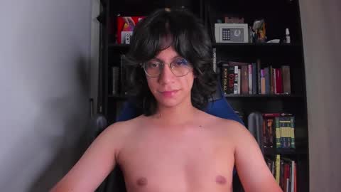 Snapshot of literateboy chatting on 11/24/25, 01:05 Literateboy online show from 11/24/25, 01:05