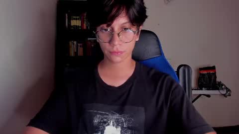 Snapshot of literateboy chatting on 06/11/26, 01:49 Literateboy online show from 06/11/26, 01:49