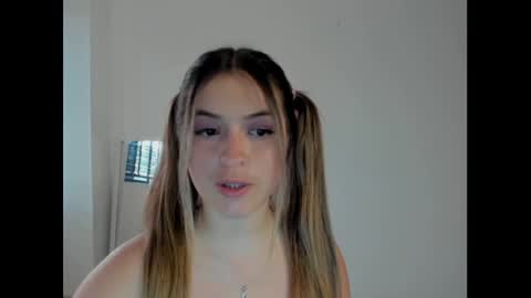 Snapshot of litlle_danni chatting on 01/20/25, 10:48 Danni online show from 01/20/25, 10:48