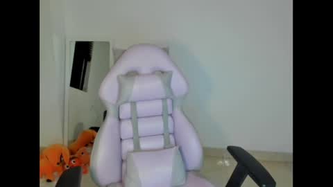 Snapshot of litlle_danni chatting on 02/05/25, 11:50 Danni online show from 02/05/25, 11:50