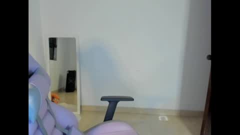 Snapshot of litlle_danni chatting on 02/28/25, 01:05 Danni online show from 02/28/25, 01:05