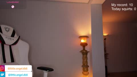 Snapshot of littel_angel_didi chatting on 09/28/25, 04:01 Diana Woods online show from 09/28/25, 04:01