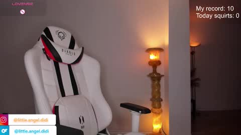 Snapshot of littel_angel_didi chatting on 09/29/25, 03:50 Diana Woods online show from 09/29/25, 03:50