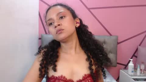 Snapshot of little18doll chatting on 05/15/26, 01:01 little18doll online show from 05/15/26, 01:01