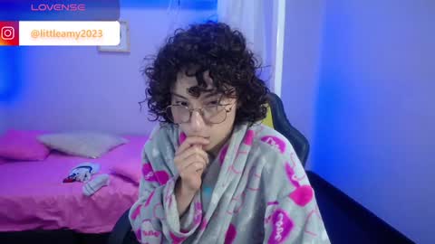 Snapshot of little__amy_ chatting on 01/02/25, 07:12 AMY online show from 01/02/25, 07:12