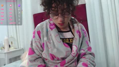 Snapshot of little__amy_ chatting on 10/04/25, 08:18 AMY online show from 10/04/25, 08:18