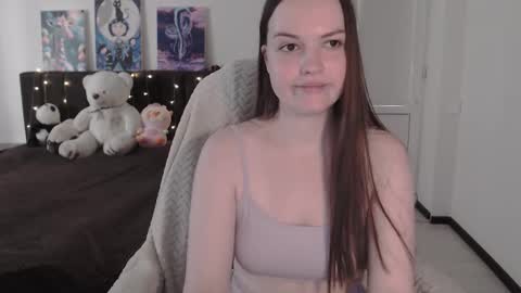 Snapshot of little__flowers chatting on 10/04/25, 08:01 little__flowers online show from 10/04/25, 08:01