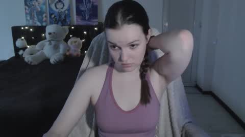 Snapshot of little__flowers chatting on 11/16/25, 07:36 little__flowers online show from 11/16/25, 07:36