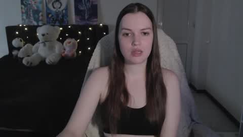 Snapshot of little__flowers chatting on 11/25/25, 09:42 little__flowers online show from 11/25/25, 09:42