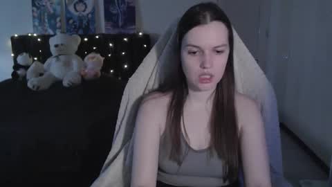 Snapshot of little__flowers chatting on 12/05/25, 09:51 little__flowers online show from 12/05/25, 09:51