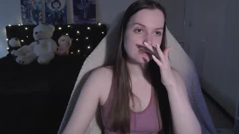 Snapshot of little__flowers chatting on 12/14/25, 08:09 little__flowers online show from 12/14/25, 08:09