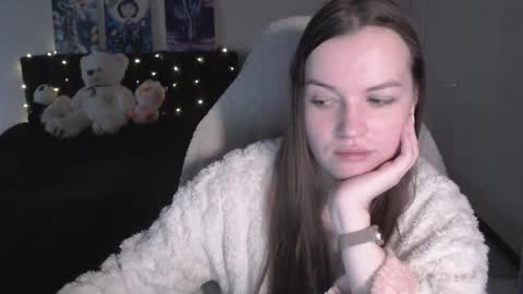 Snapshot of little__flowers chatting on 12/20/25, 08:32 little__flowers online show from 12/20/25, 08:32