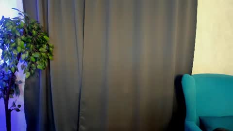 Snapshot of little__isabel chatting on 06/18/26, 08:03 Isabel online show from 06/18/26, 08:03