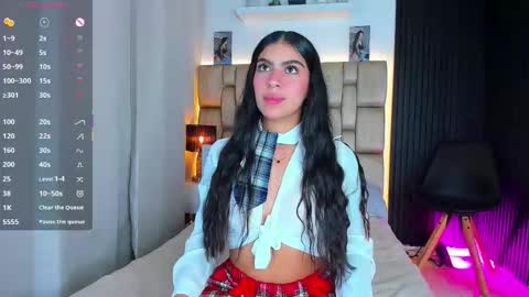 Sophie ---- connected from 1400 to 2100 Colombia time online show from 01/31/26, 07:23