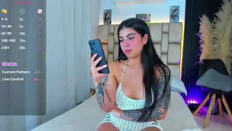 Snapshot of little__sophie18 chatting on 07/10/26, 08:11 Sophie ---- connected from 1400 to 2100 Colombia time online show from 07/10/26, 08:11