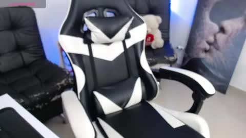 Amelie  online show from 05/01/26, 10:25