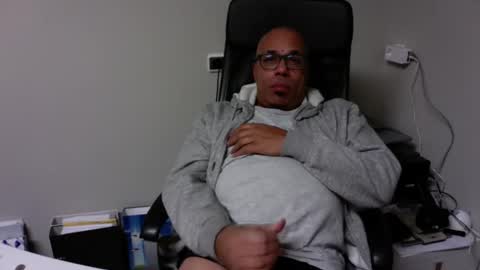 Snapshot of little_buddha chatting on 12/15/24, 10:37 Pure Black Power online show from 12/15/24, 10:37