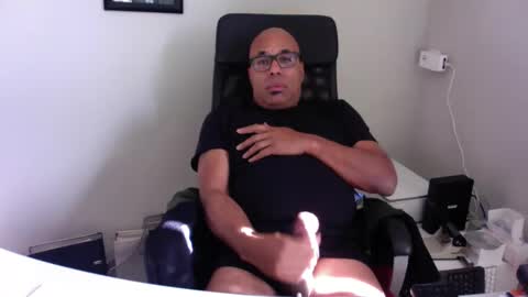 Snapshot of little_buddha chatting on 10/31/25, 11:33 Pure Black Power online show from 10/31/25, 11:33