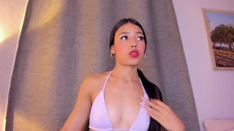 Snapshot of little_caprice_x chatting on 10/13/25, 07:03 Ana online show from 10/13/25, 07:03