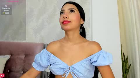 Snapshot of little_caprice_x chatting on 10/14/25, 12:28 Ana online show from 10/14/25, 12:28