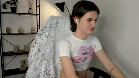 Snapshot of little_femb0y chatting on 02/04/26, 08:03 Daniel online show from 02/04/26, 08:03