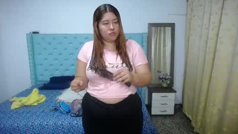 Snapshot of little_flower4you chatting on 09/18/25, 12:40 mai rojas online show from 09/18/25, 12:40