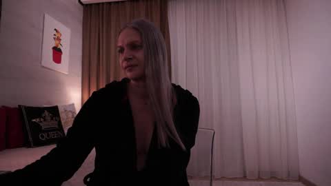 Snapshot of little_heart_andreea chatting on 11/26/25, 08:43 little_heart_andreea online show from 11/26/25, 08:43