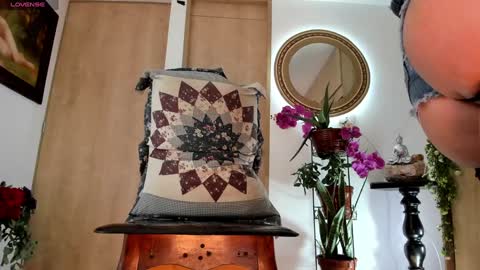 Izzi online show from 03/11/25, 04:07