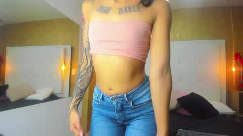 Snapshot of little_jenni chatting on 01/15/25, 01:20 online show from 01/15/25, 01:20