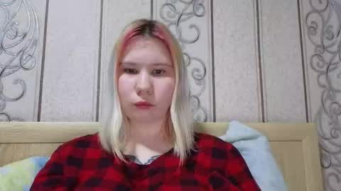 Snapshot of little_kitsune chatting on 11/25/25, 12:05 Rachel online show from 11/25/25, 12:05