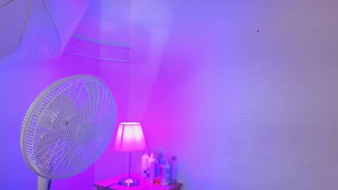 Snapshot of little_lilith_apple chatting on 11/23/25, 07:13 little_lilith_apple online show from 11/23/25, 07:13