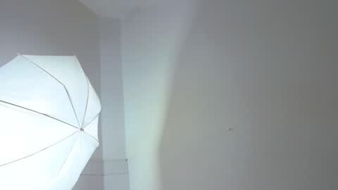 Snapshot of little_lilith_apple chatting on 12/04/25, 10:57 little_lilith_apple online show from 12/04/25, 10:57