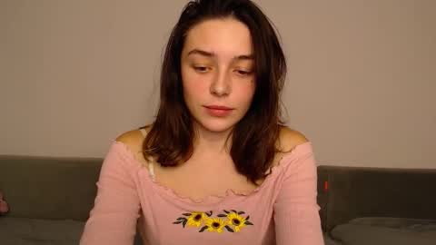 Mia   Im online every day 1530 PM in New York  2030 PM in London online show from 12/13/25, 09:42