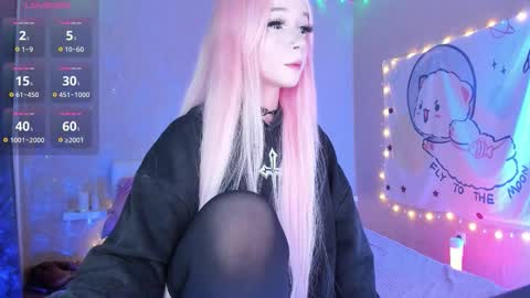 Snapshot of little_misaki chatting on 11/15/25, 09:43 Maria online show from 11/15/25, 09:43