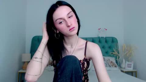 little_mollee online show from 10/08/25, 09:01