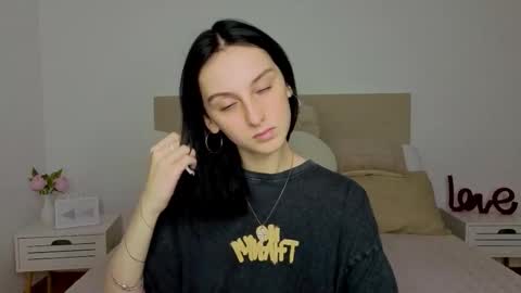 little_mollee online show from 10/16/25, 08:10