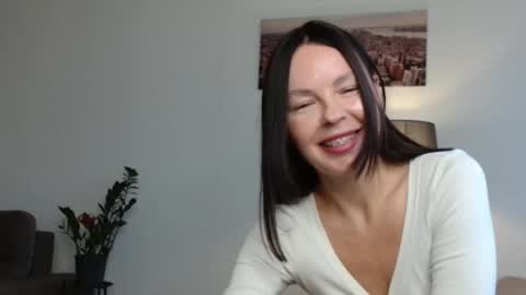Snapshot of little_nicole_ chatting on 09/24/25, 01:36 Nicole online show from 09/24/25, 01:36