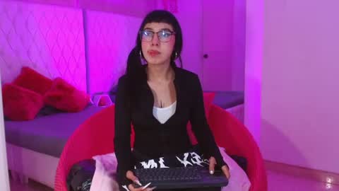Snapshot of little_paulette chatting on 06/14/26, 04:25 Paulette online show from 06/14/26, 04:25