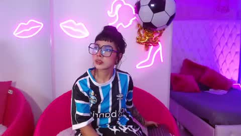 Snapshot of little_paulette chatting on 07/09/26, 04:05 Paulette online show from 07/09/26, 04:05