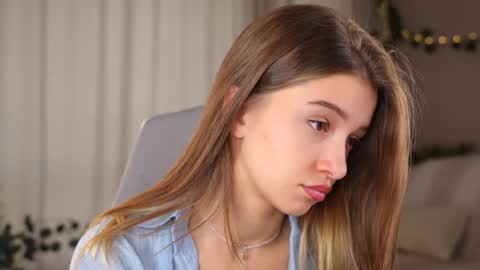 Kiki online show from 09/14/25, 03:22