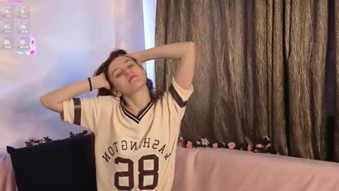 Snapshot of little_red_rosy chatting on 11/16/25, 04:18 Rosy online show from 11/16/25, 04:18