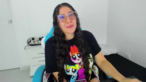 Snapshot of little_sparkles_0f_l0v3 chatting on 11/20/25, 11:15 Laire online show from 11/20/25, 11:15